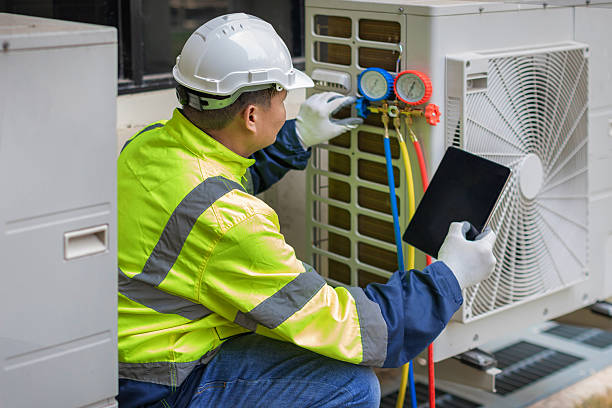 Professional Hvac technician working in Midland, AR